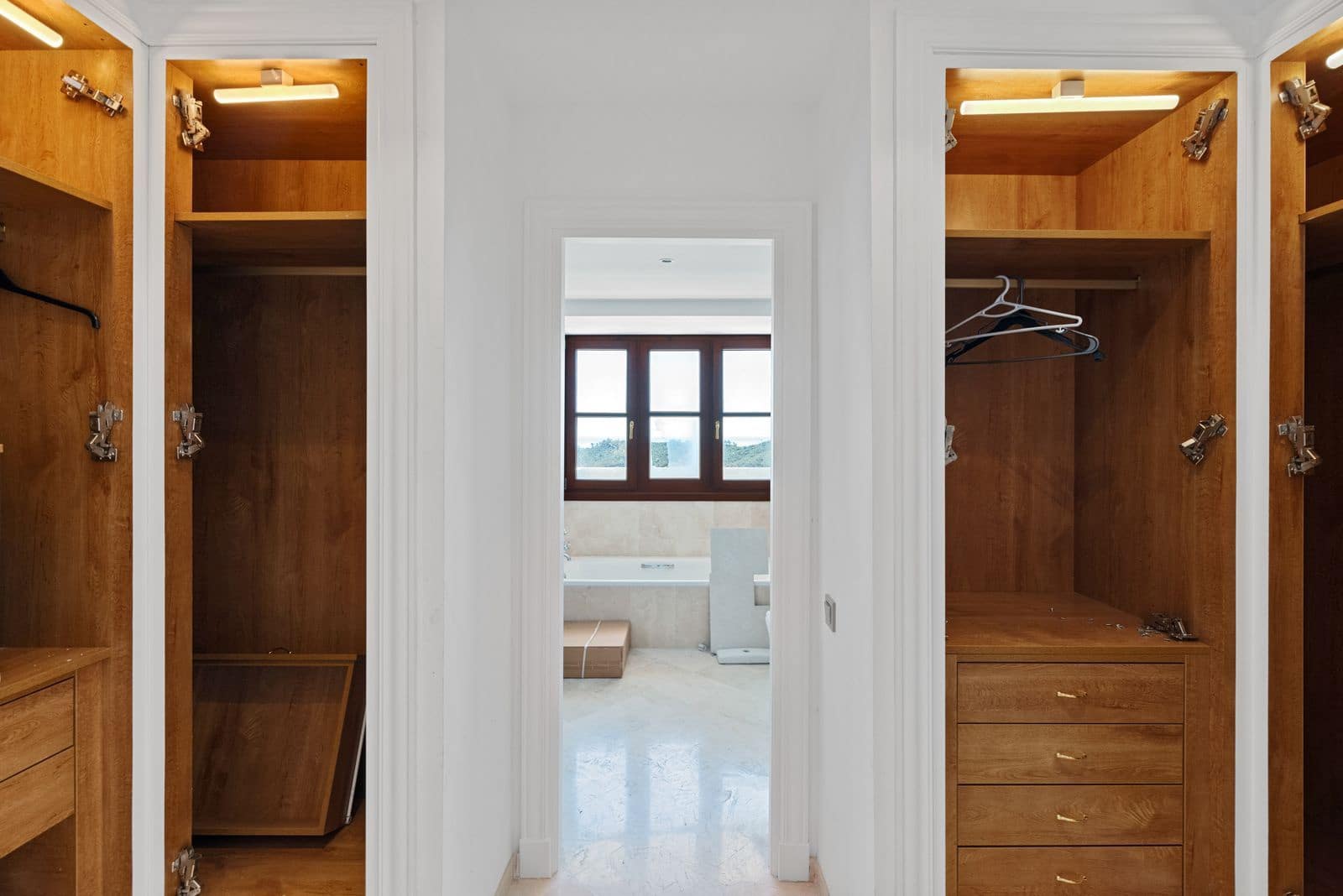 4 makuuhuone Omakotitalo myytävänä paikassa Benahavis - 980 000 € (Ref: 9784585)