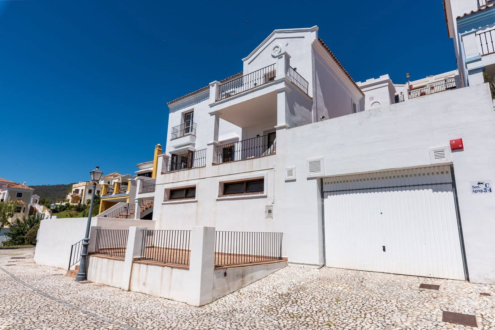 4 makuuhuone Omakotitalo myytävänä paikassa Benahavis - 980 000 € (Ref: 9784585)