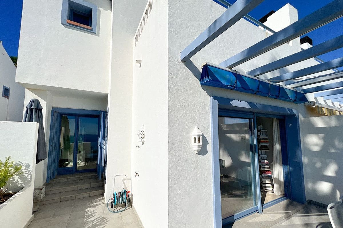 3 slaapkamer Huis te koop in La Alcaidesa - € 875.000 (Ref: 9784590)