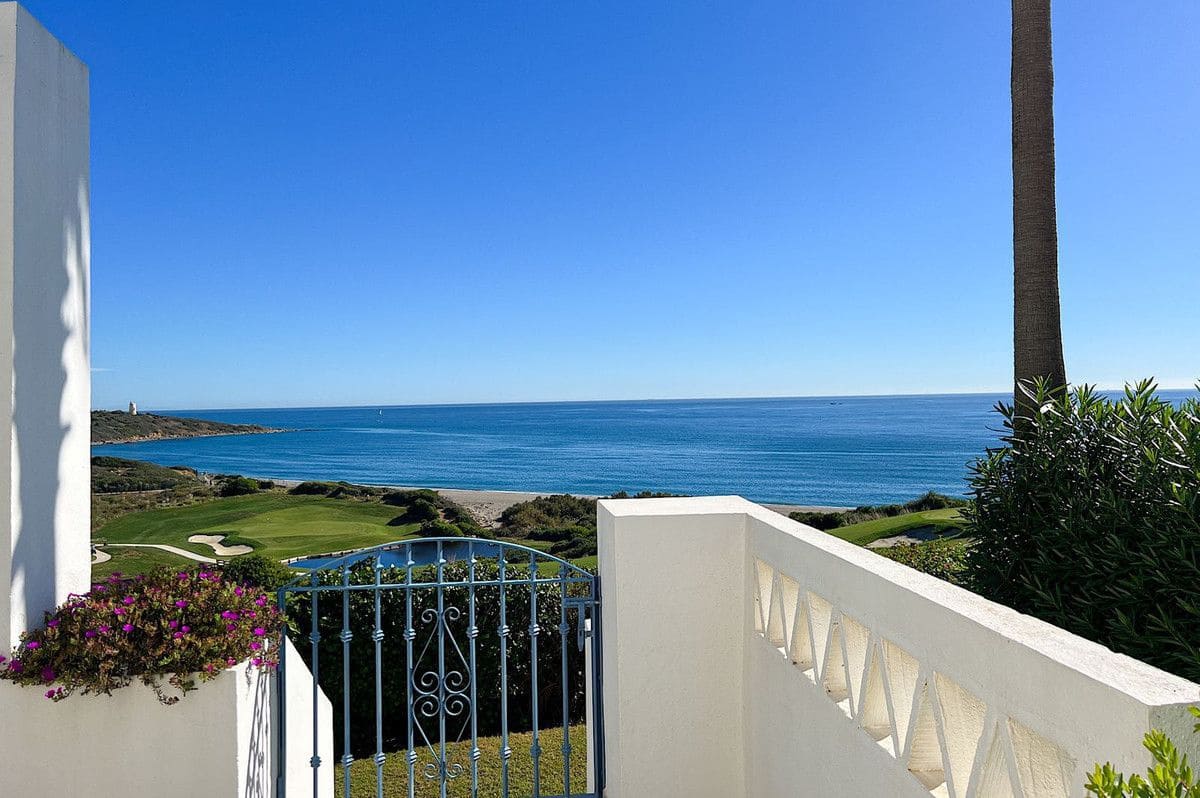 3 slaapkamer Huis te koop in La Alcaidesa - € 875.000 (Ref: 9784590)