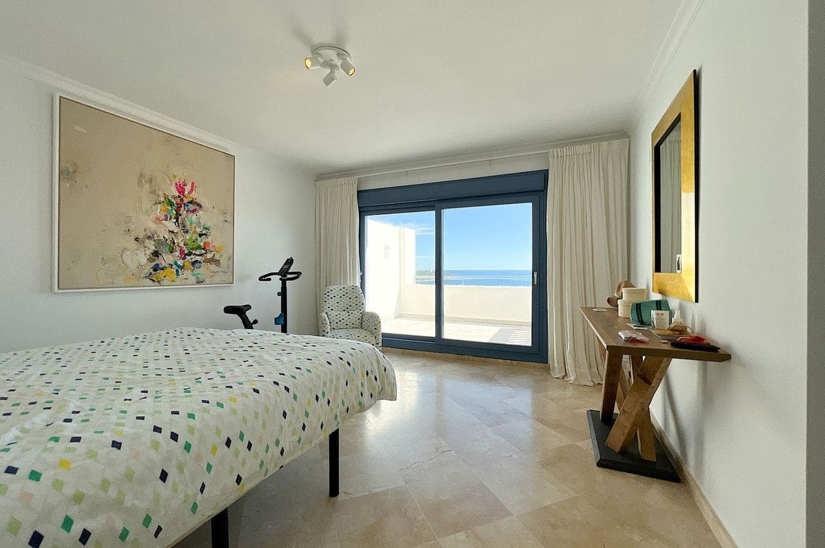 3 slaapkamer Huis te koop in La Alcaidesa - € 875.000 (Ref: 9784590)