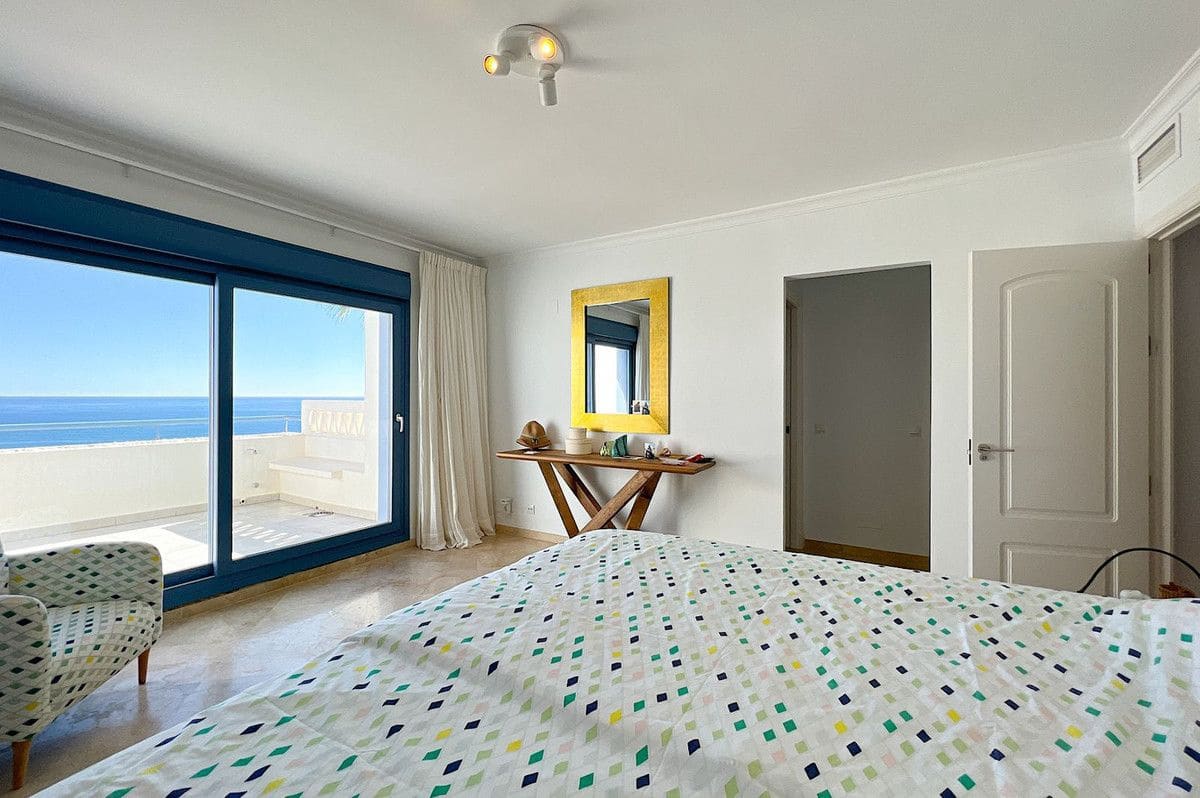 3 slaapkamer Huis te koop in La Alcaidesa - € 875.000 (Ref: 9784590)