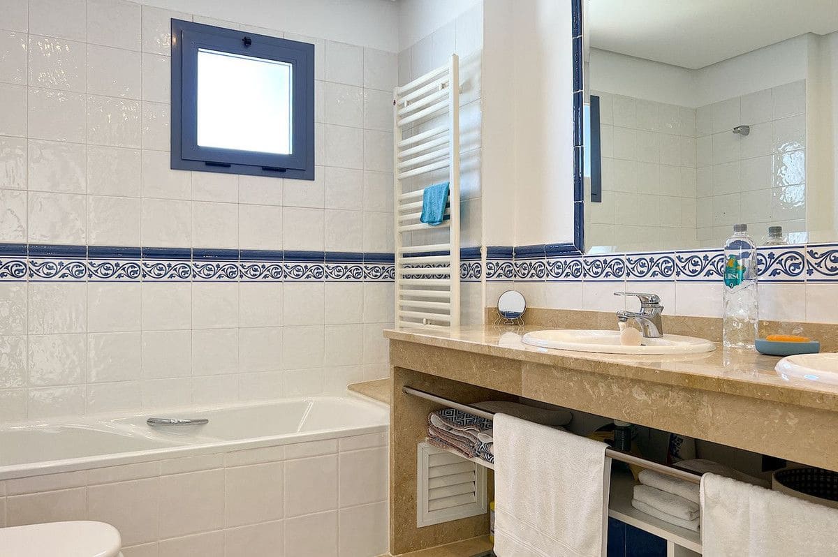 3 slaapkamer Huis te koop in La Alcaidesa - € 875.000 (Ref: 9784590)