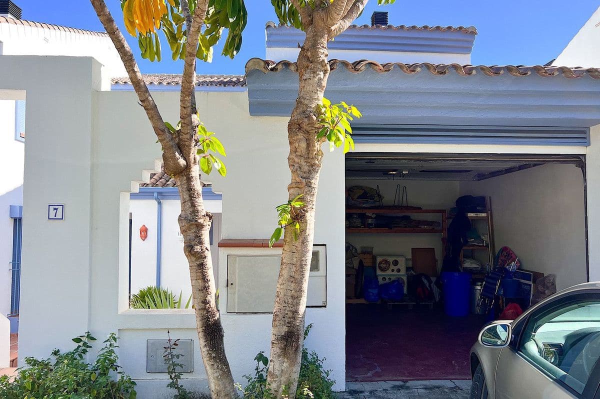 3 slaapkamer Huis te koop in La Alcaidesa - € 875.000 (Ref: 9784590)