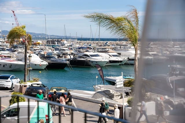 2 bedroom Apartment for sale in Puerto Banus, Marbella - € 1,245,000 (Ref: 9784591)