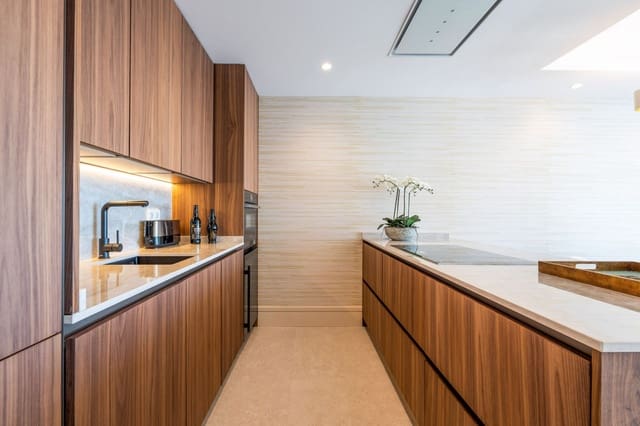 2 bedroom Apartment for sale in Puerto Banus, Marbella - € 1,245,000 (Ref: 9784591)