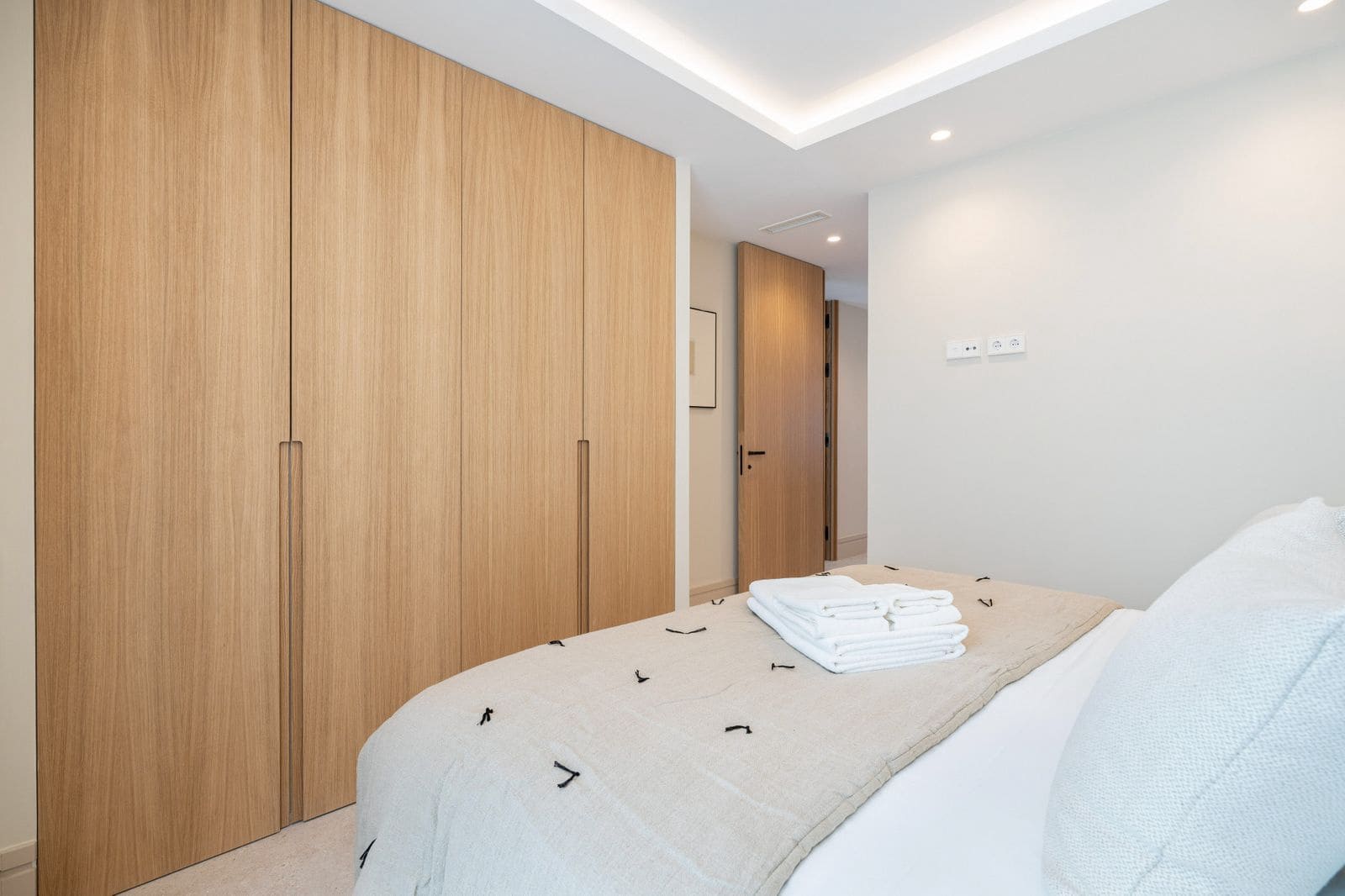 2 bedroom Apartment for sale in Puerto Banus - € 1,245,000 (Ref: 9784591)