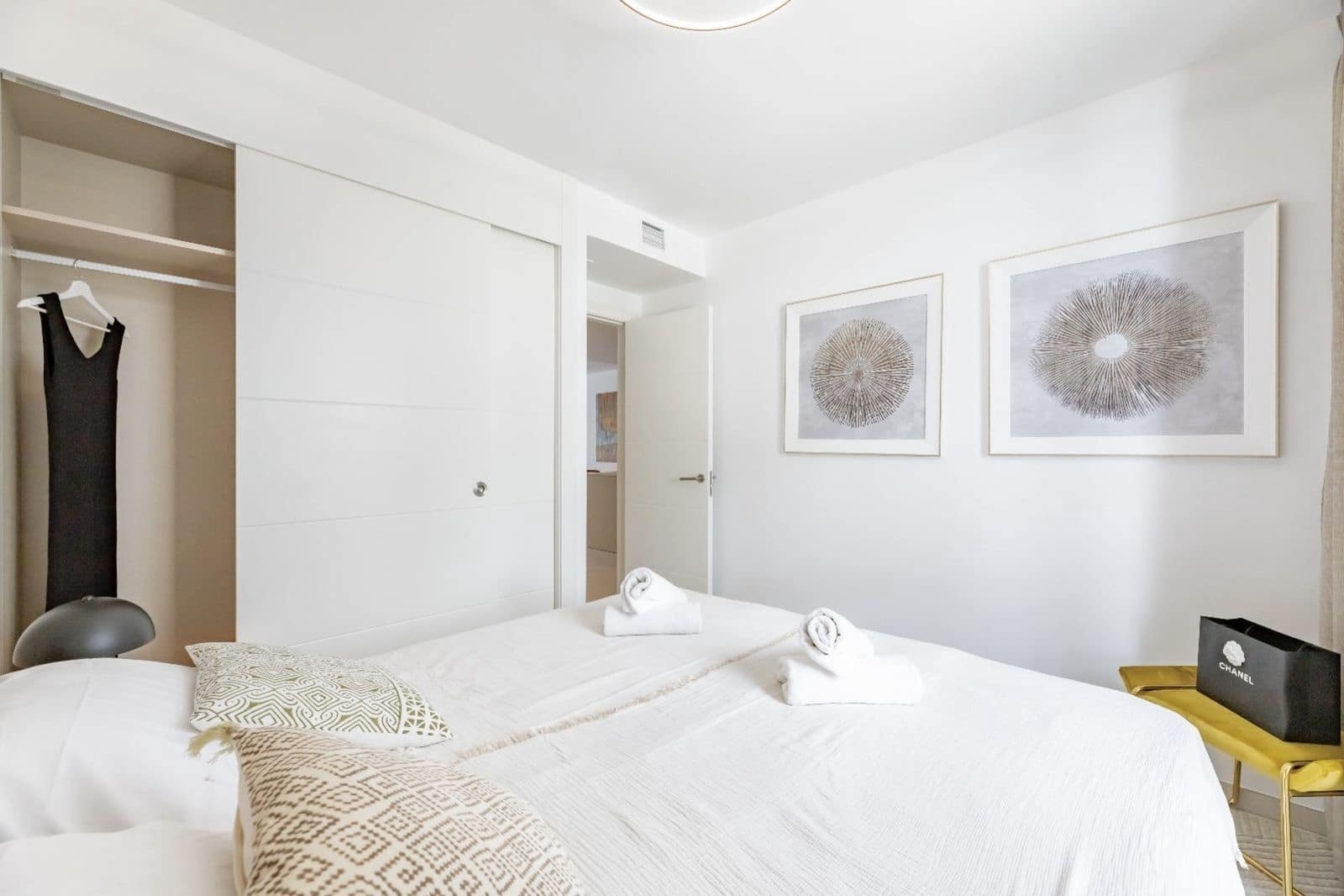 2 bedroom Apartment for sale in Elviria - € 730,000 (Ref: 9784608)