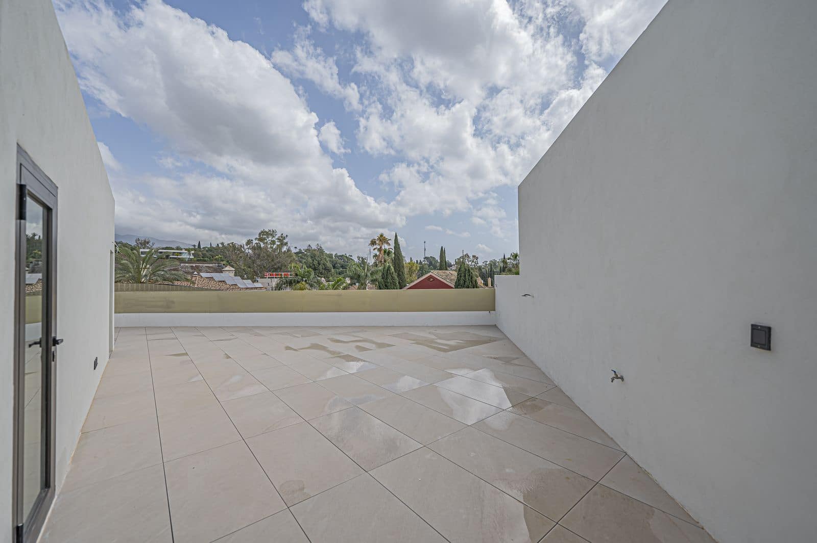 1 bedroom Apartment for sale in Golden Mile - € 1,750,000 (Ref: 9784618)