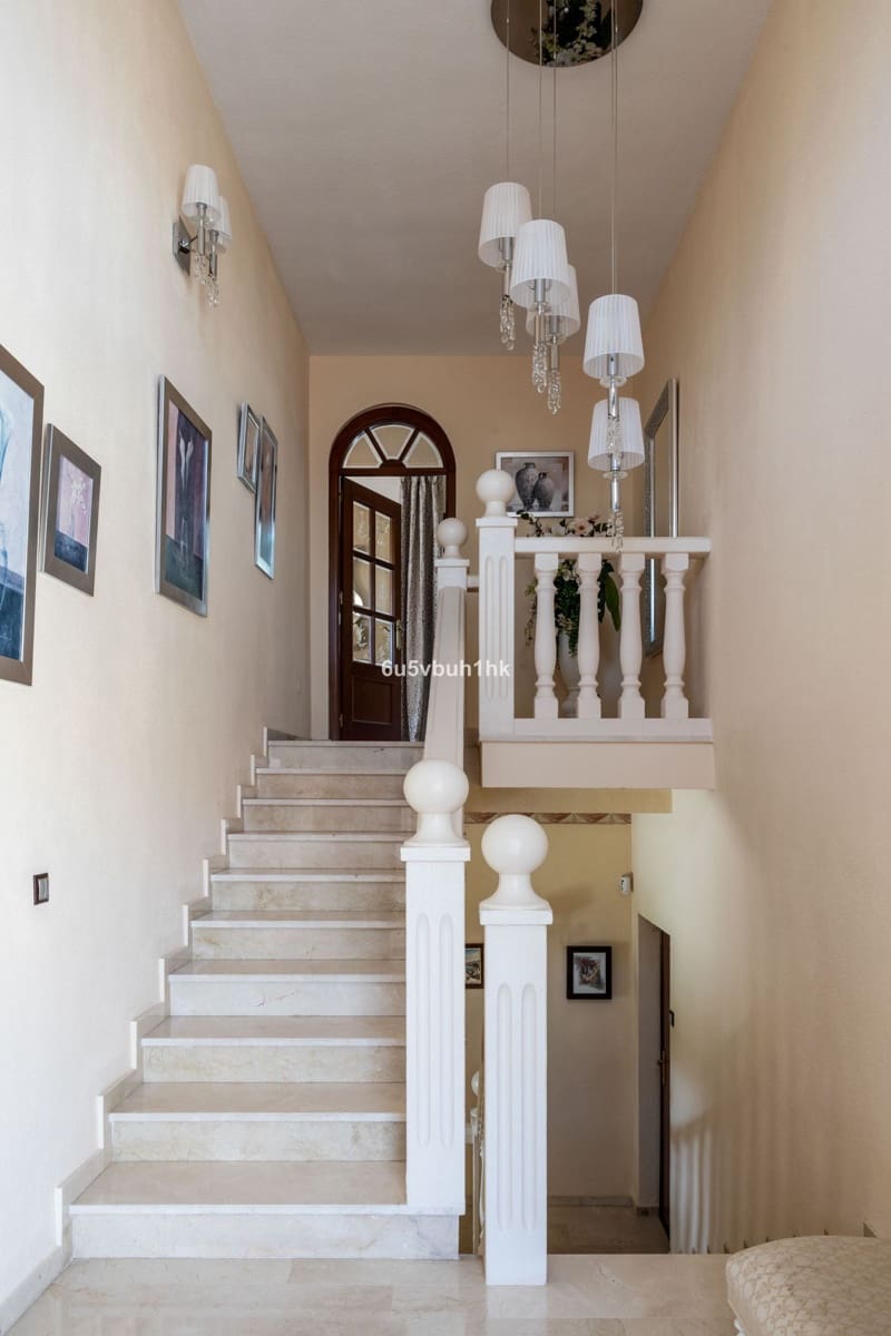 6 bedroom Villa for sale in Arroyo de la Miel - € 1,690,000 (Ref: 9784626)