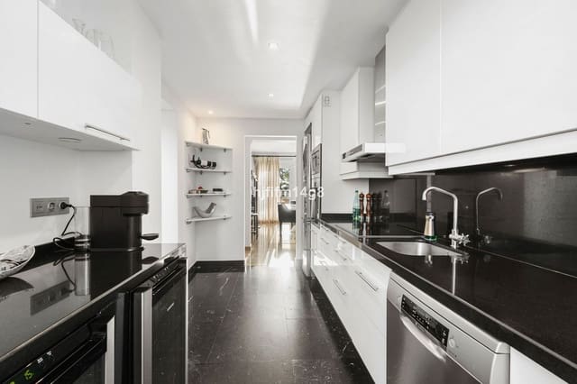 3 sovrum Takvåning till salu i Nueva Andalucia, Marbella - 1 525 000 € (Ref: 9784628)