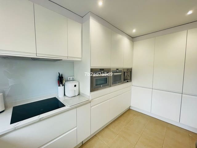 5 soverom Hus til salgs i Bahía de Marbella, Marbella - € 1 250 000 (Ref: 9784639)