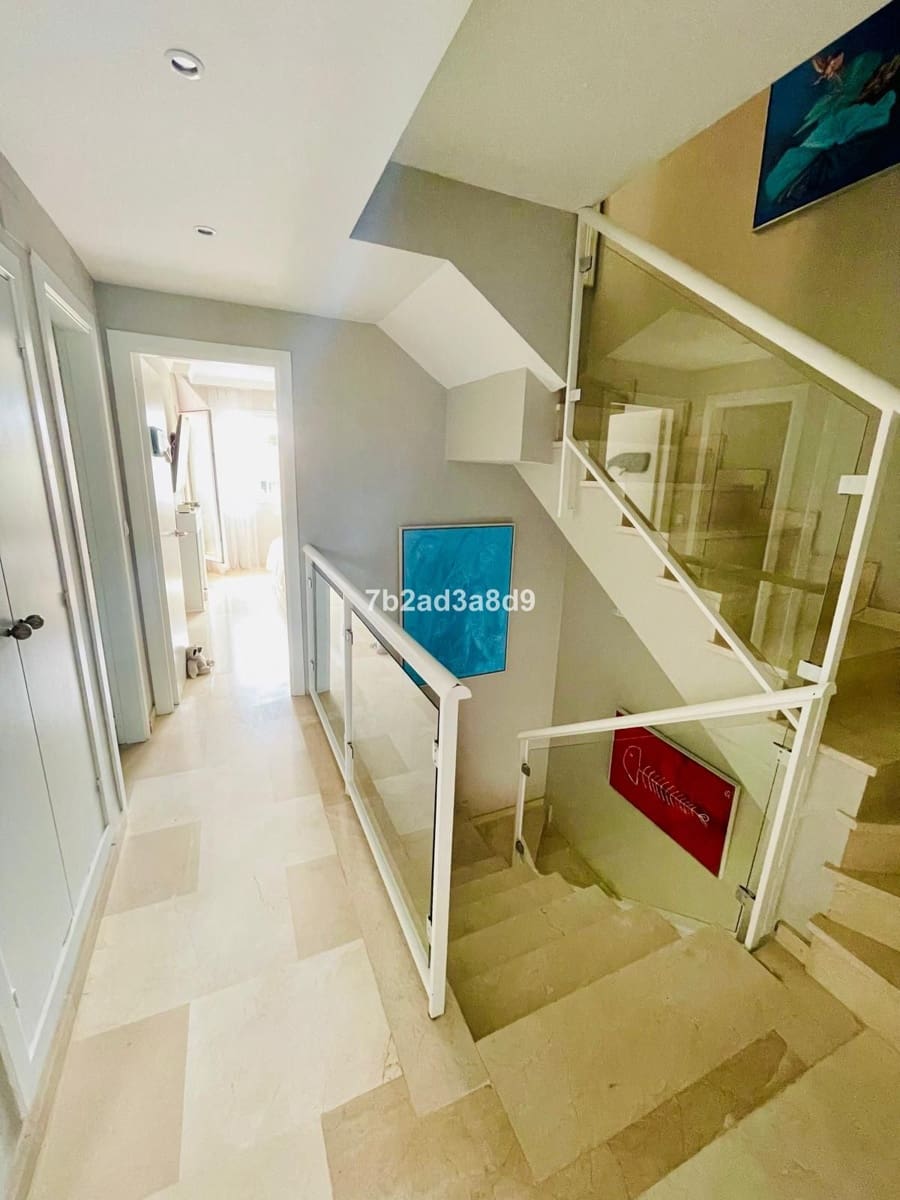 5 soverom Hus til salgs i Bahia de Marbella - € 1 250 000 (Ref: 9784639)