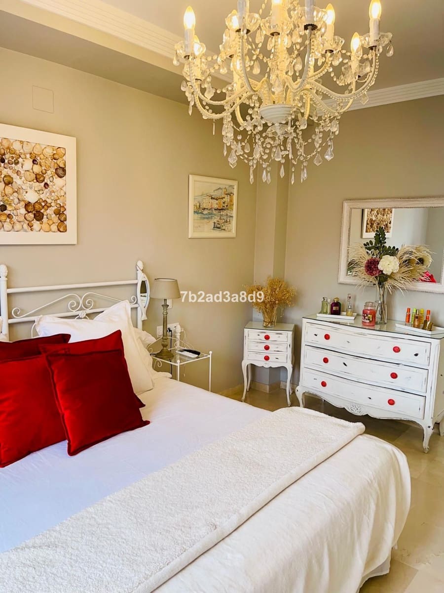 5 soverom Hus til salgs i Bahia de Marbella - € 1 250 000 (Ref: 9784639)