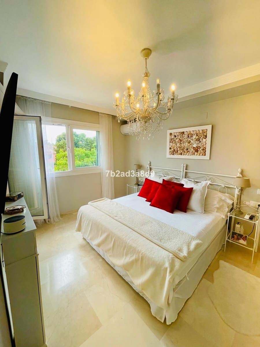 5 soverom Hus til salgs i Bahia de Marbella - € 1 250 000 (Ref: 9784639)