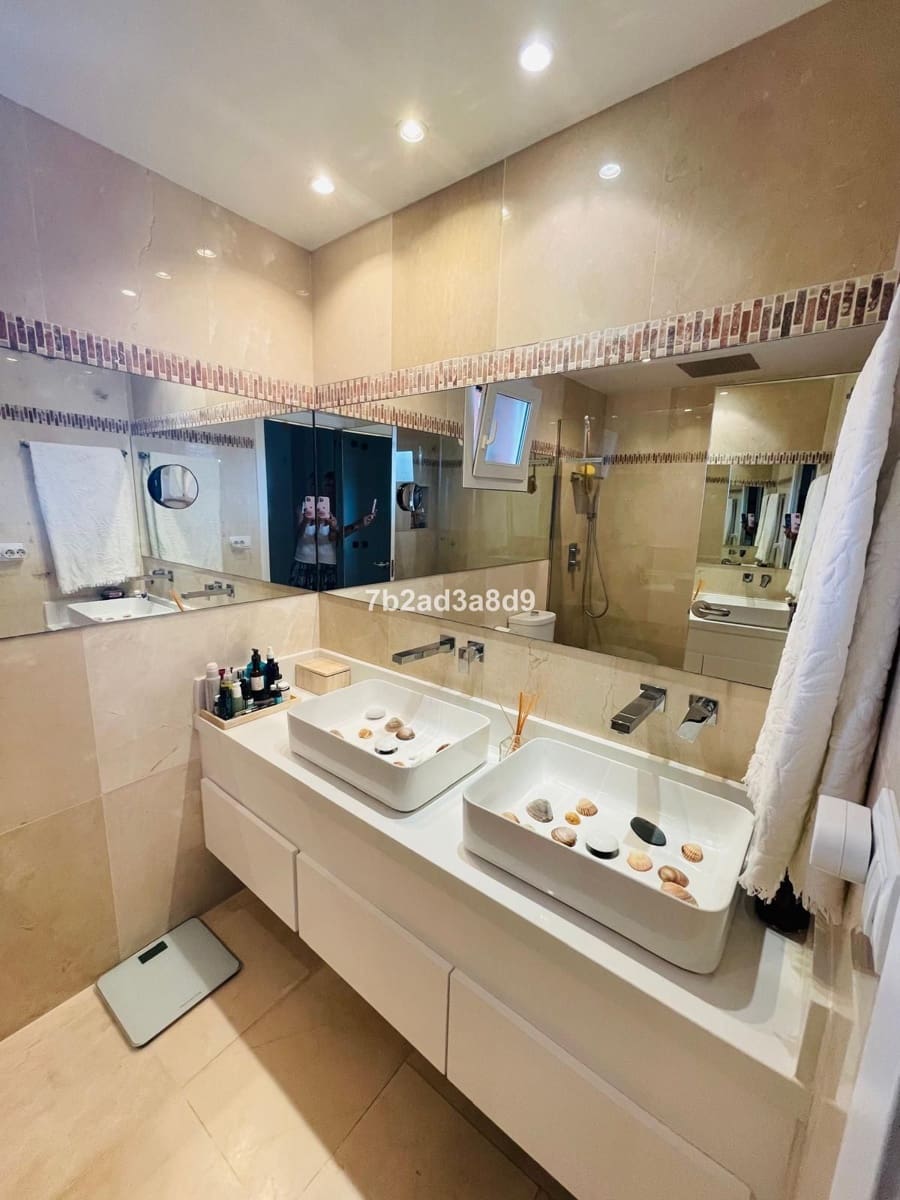 5 soverom Hus til salgs i Bahia de Marbella - € 1 250 000 (Ref: 9784639)