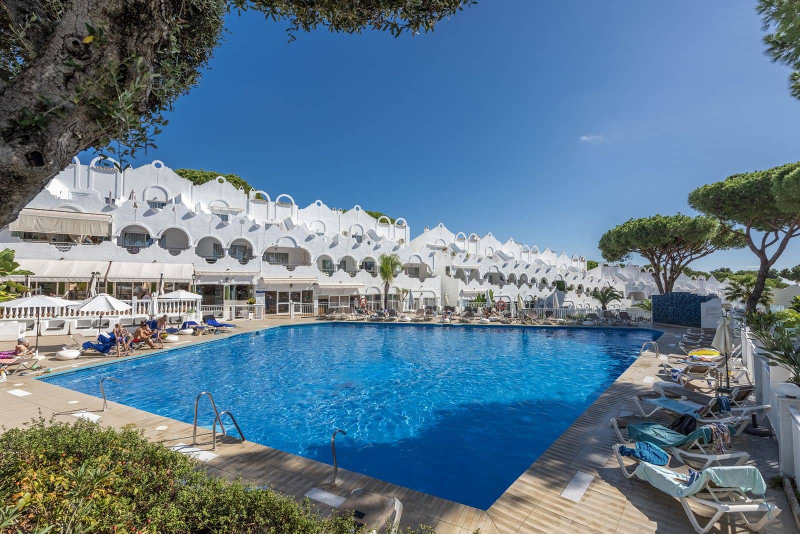 2 bedroom Townhouse for sale in Cabopino - € 335,000 (Ref: 9784658)