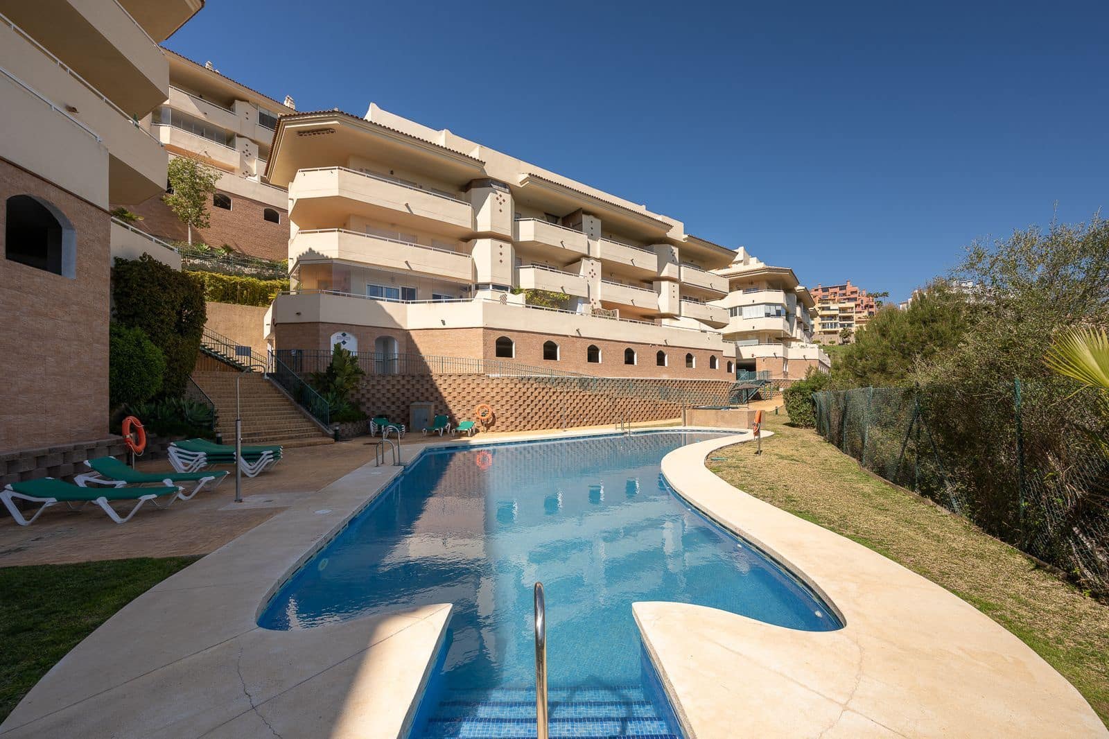 2 bedroom Apartment for sale in Calahonda - € 320,000 (Ref: 9784664)