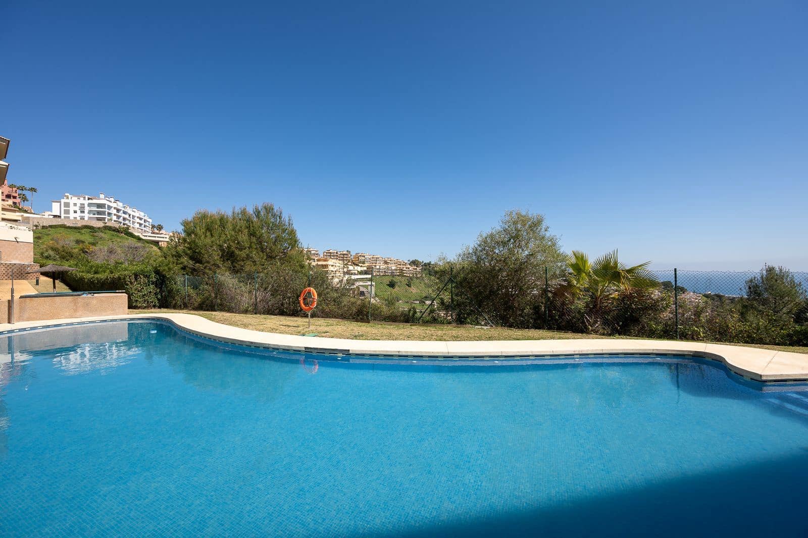 2 bedroom Apartment for sale in Calahonda - € 320,000 (Ref: 9784664)