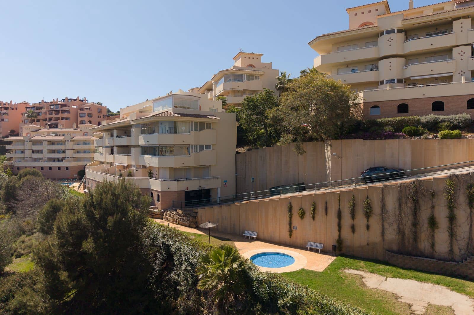 2 bedroom Apartment for sale in Calahonda - € 320,000 (Ref: 9784664)