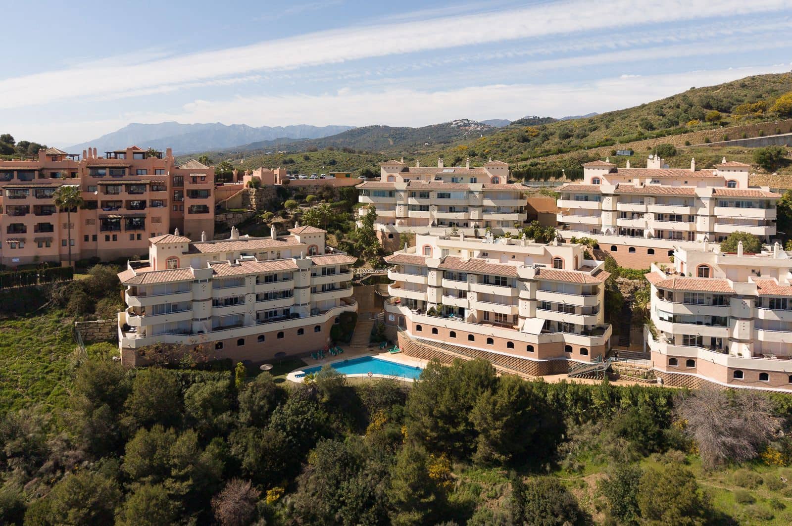 2 bedroom Apartment for sale in Calahonda - € 320,000 (Ref: 9784664)