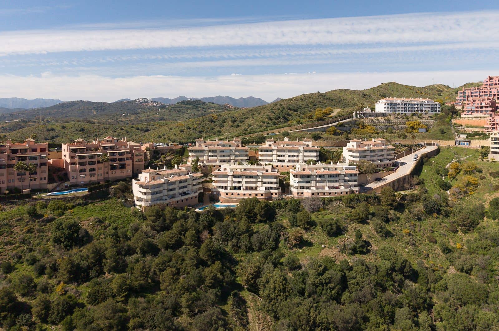 2 bedroom Apartment for sale in Calahonda - € 320,000 (Ref: 9784664)