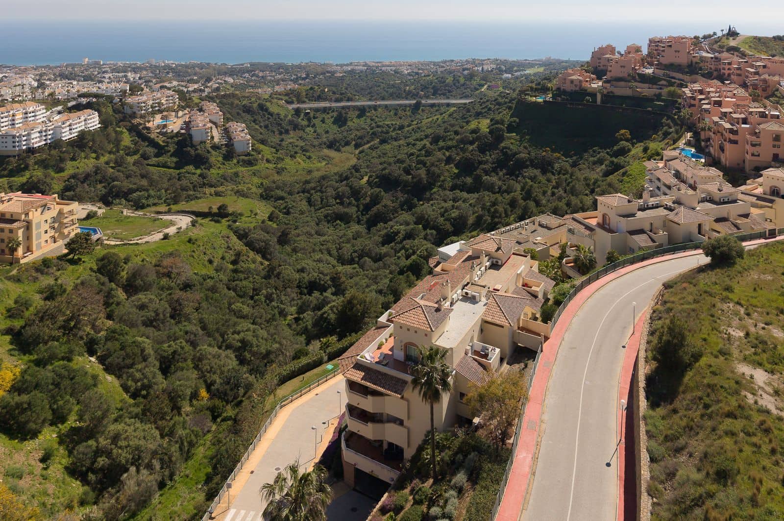 2 bedroom Apartment for sale in Calahonda - € 320,000 (Ref: 9784664)