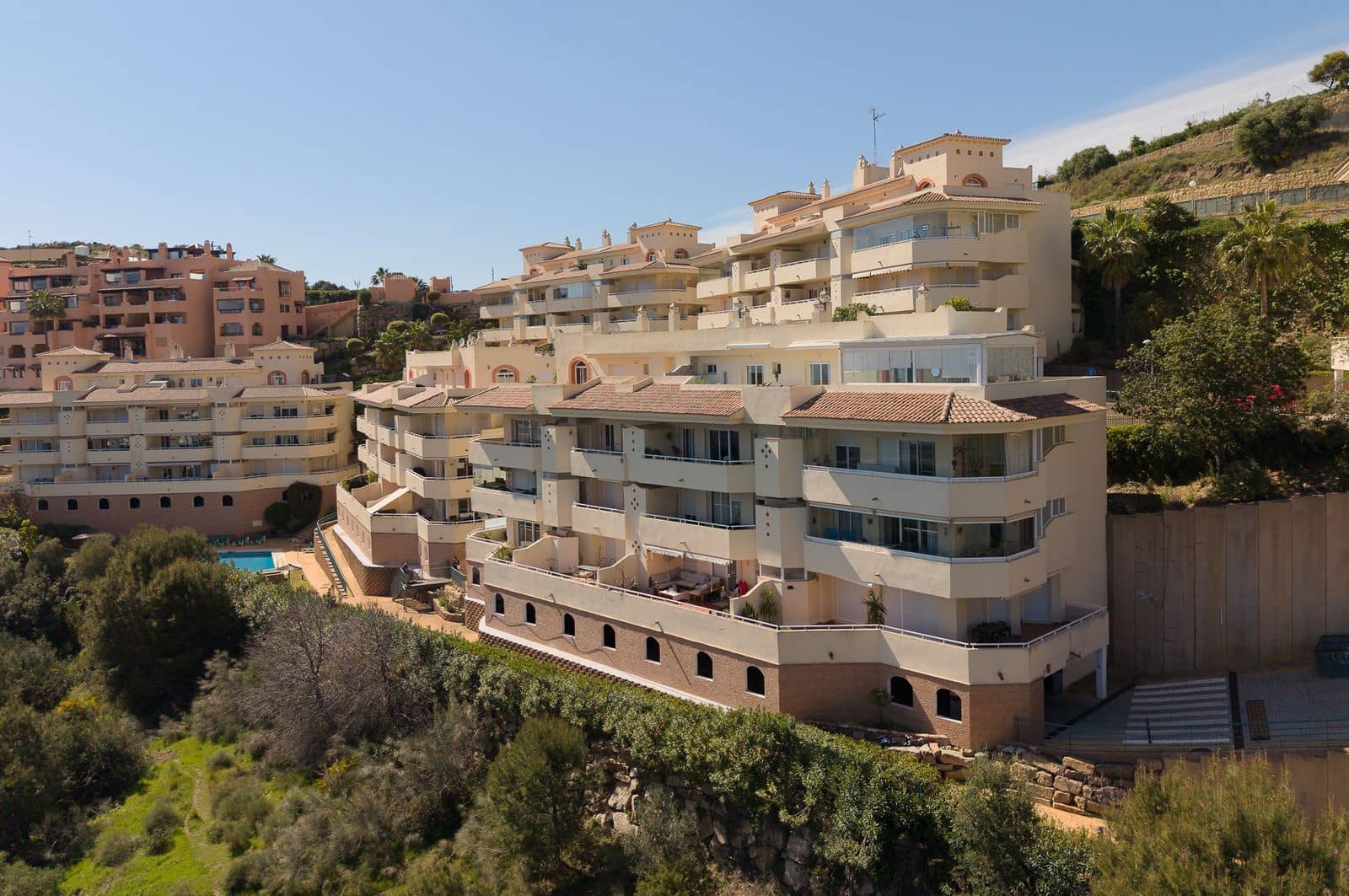 2 bedroom Apartment for sale in Calahonda - € 320,000 (Ref: 9784664)
