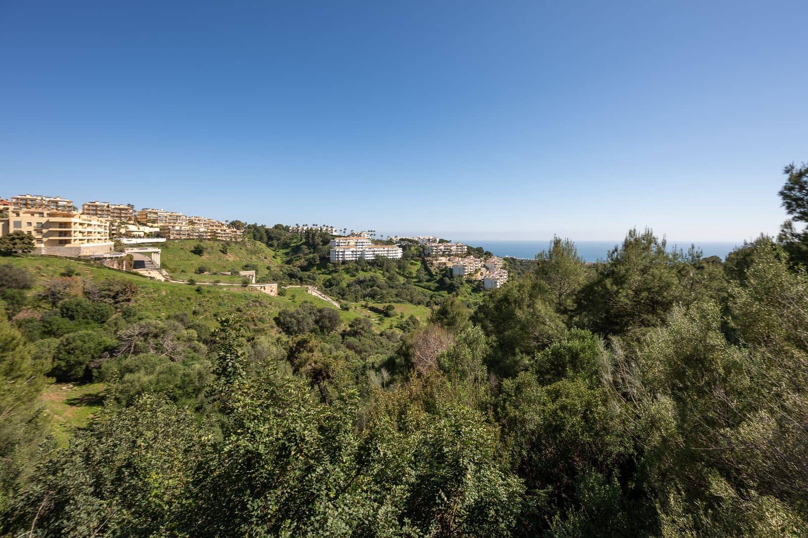 2 bedroom Apartment for sale in Calahonda - € 320,000 (Ref: 9784664)