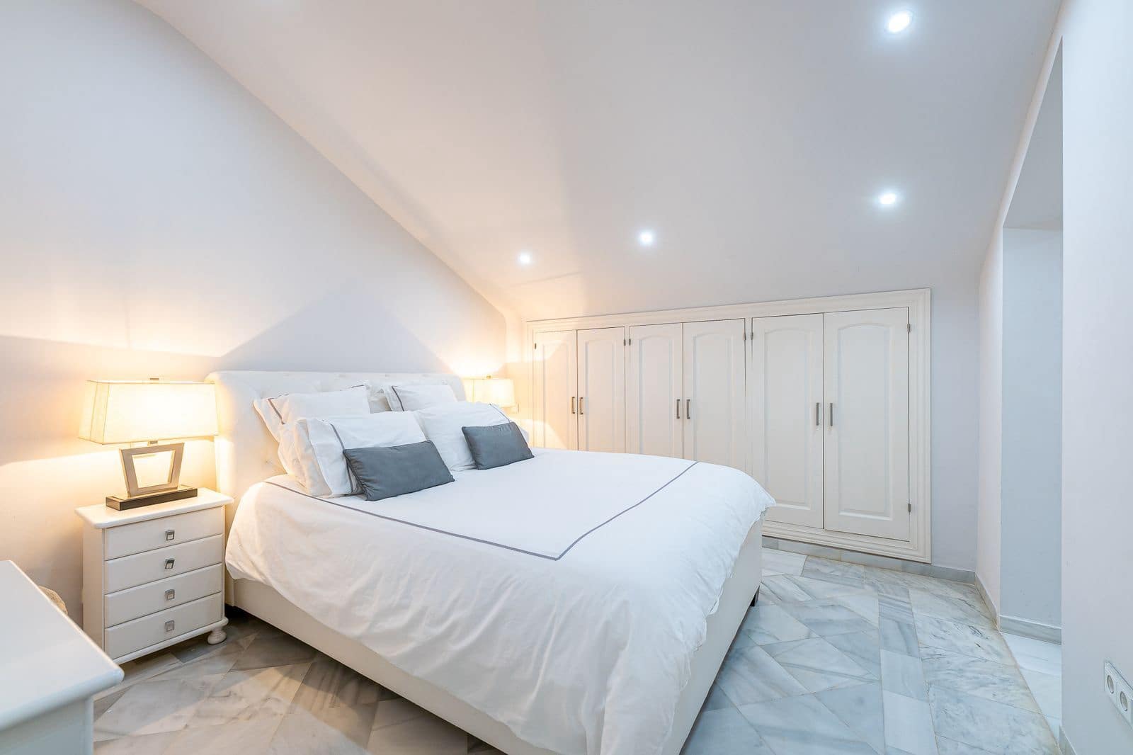 3 sypialnia Dom na sprzedaż w Nueva Andalucia - 945 000 € (Ref: 9784665)