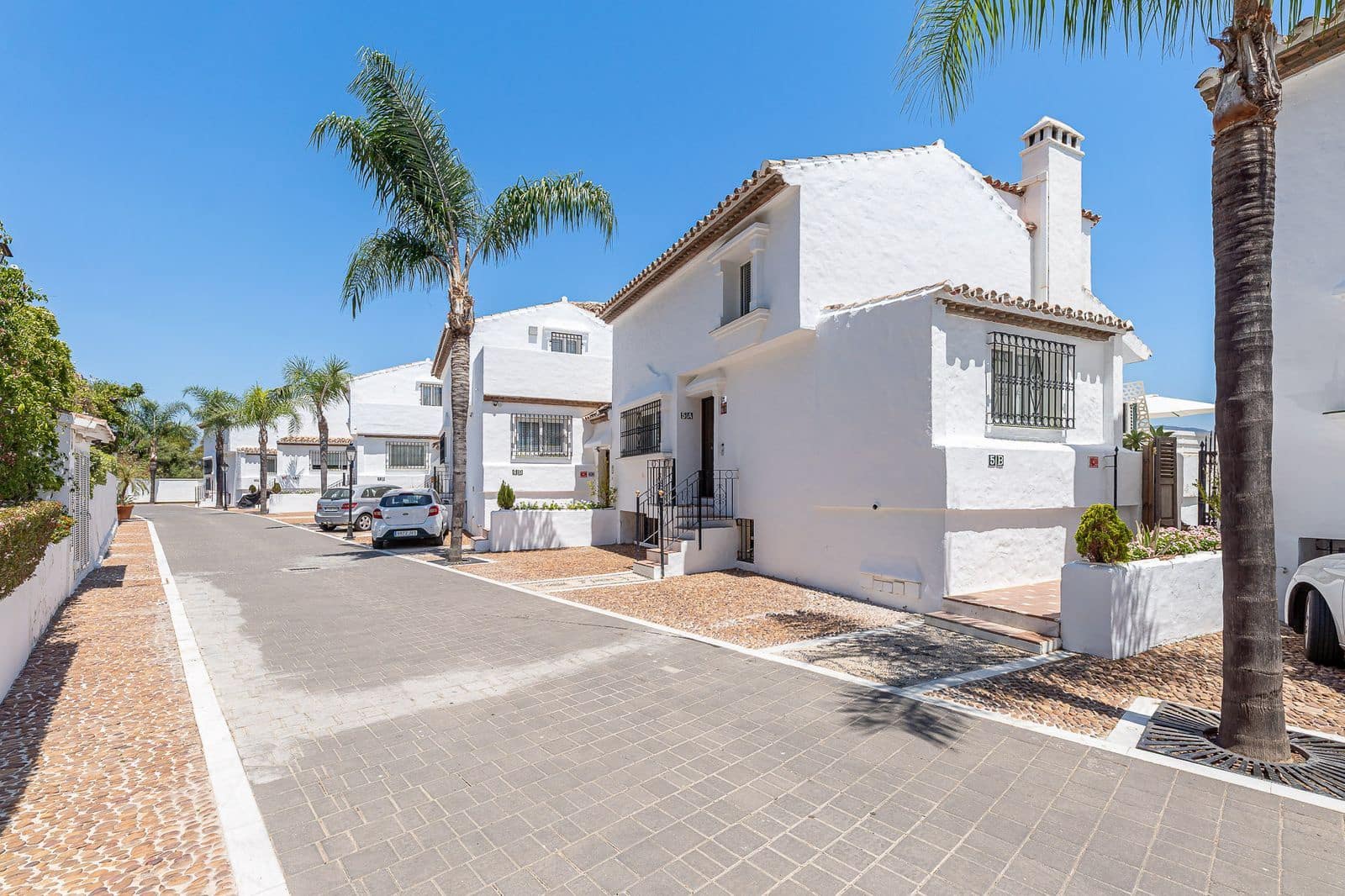 3 sypialnia Dom na sprzedaż w Nueva Andalucia - 945 000 € (Ref: 9784665)