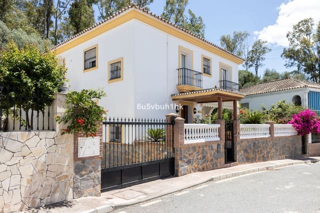 5 makuuhuone Omakotitalo myytävänä paikassa San Pedro de Alcantara, Marbella - 695 000 € (Ref: 9784672)