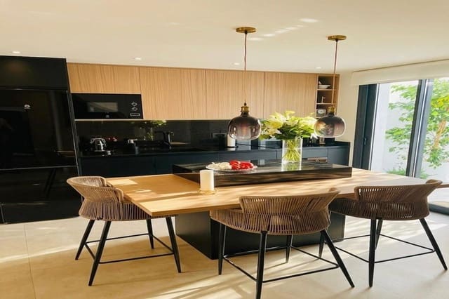 4 slaapkamer Huis te koop in Estepona - € 1.449.000 (Ref: 9784673)