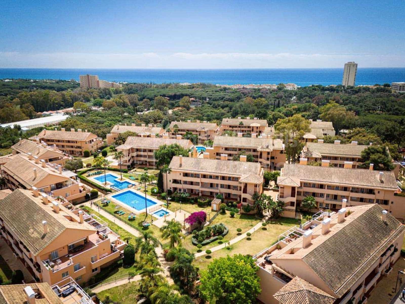 2 bedroom Apartment for sale in Elviria - € 460,000 (Ref: 9784695)