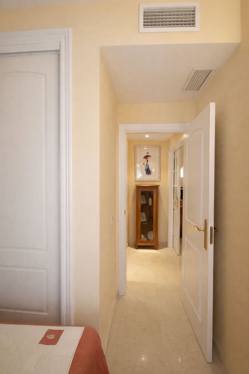 2 bedroom Apartment for sale in Elviria - € 460,000 (Ref: 9784695)