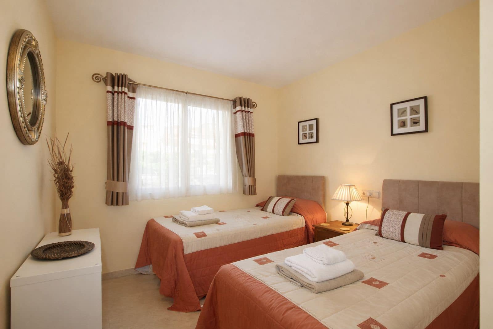 2 bedroom Apartment for sale in Elviria - € 460,000 (Ref: 9784695)