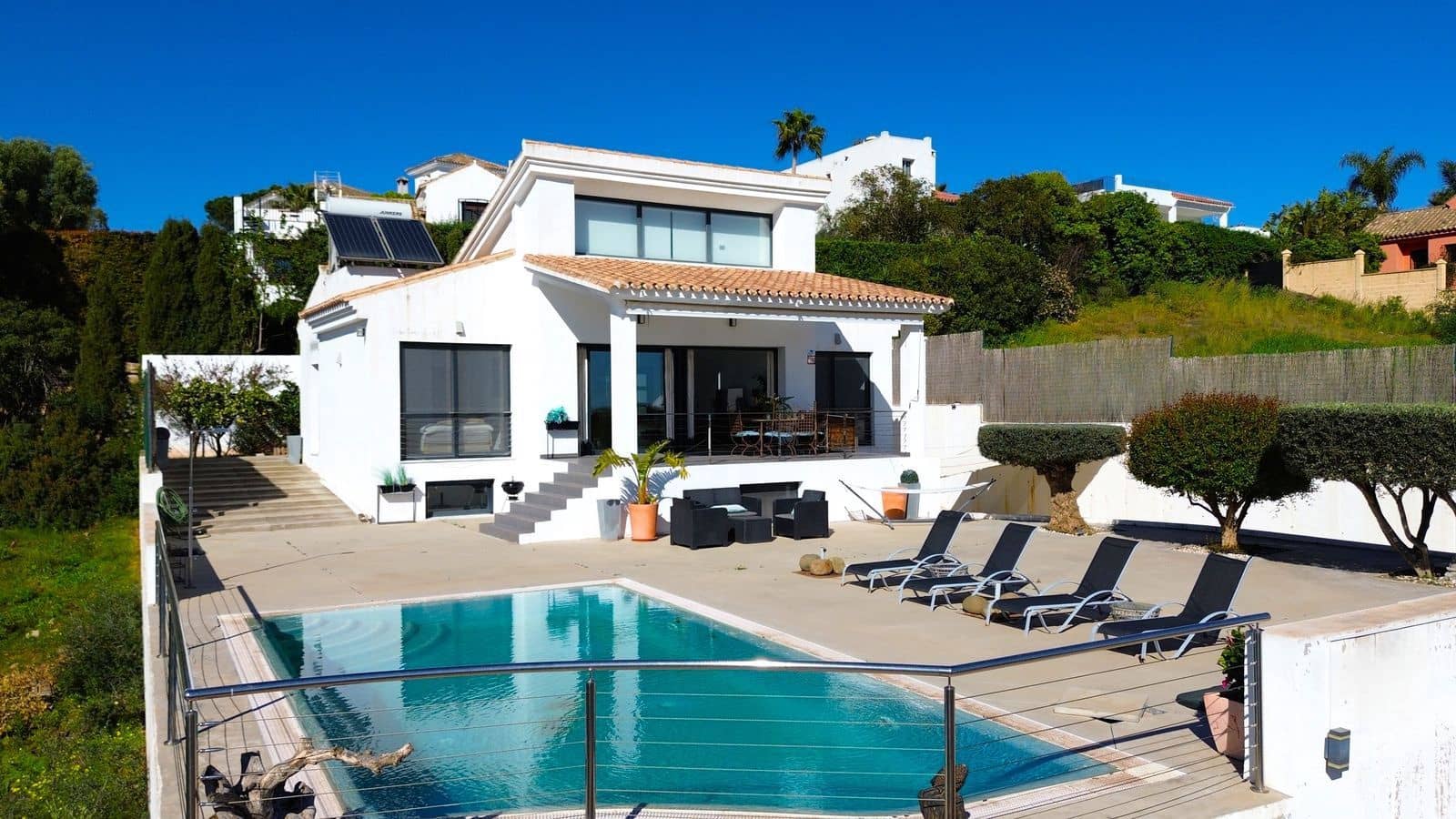4 bedroom Villa for sale in Estepona - € 929,000 (Ref: 9784698)