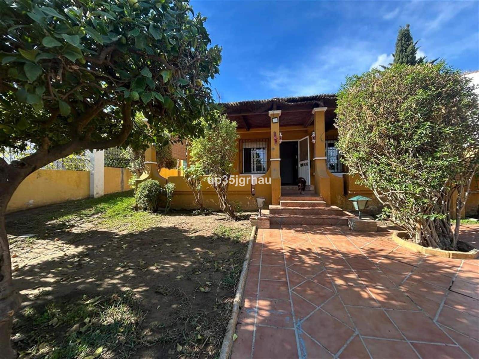 3 bedroom Villa for sale in Estepona - € 475,000 (Ref: 9784700)