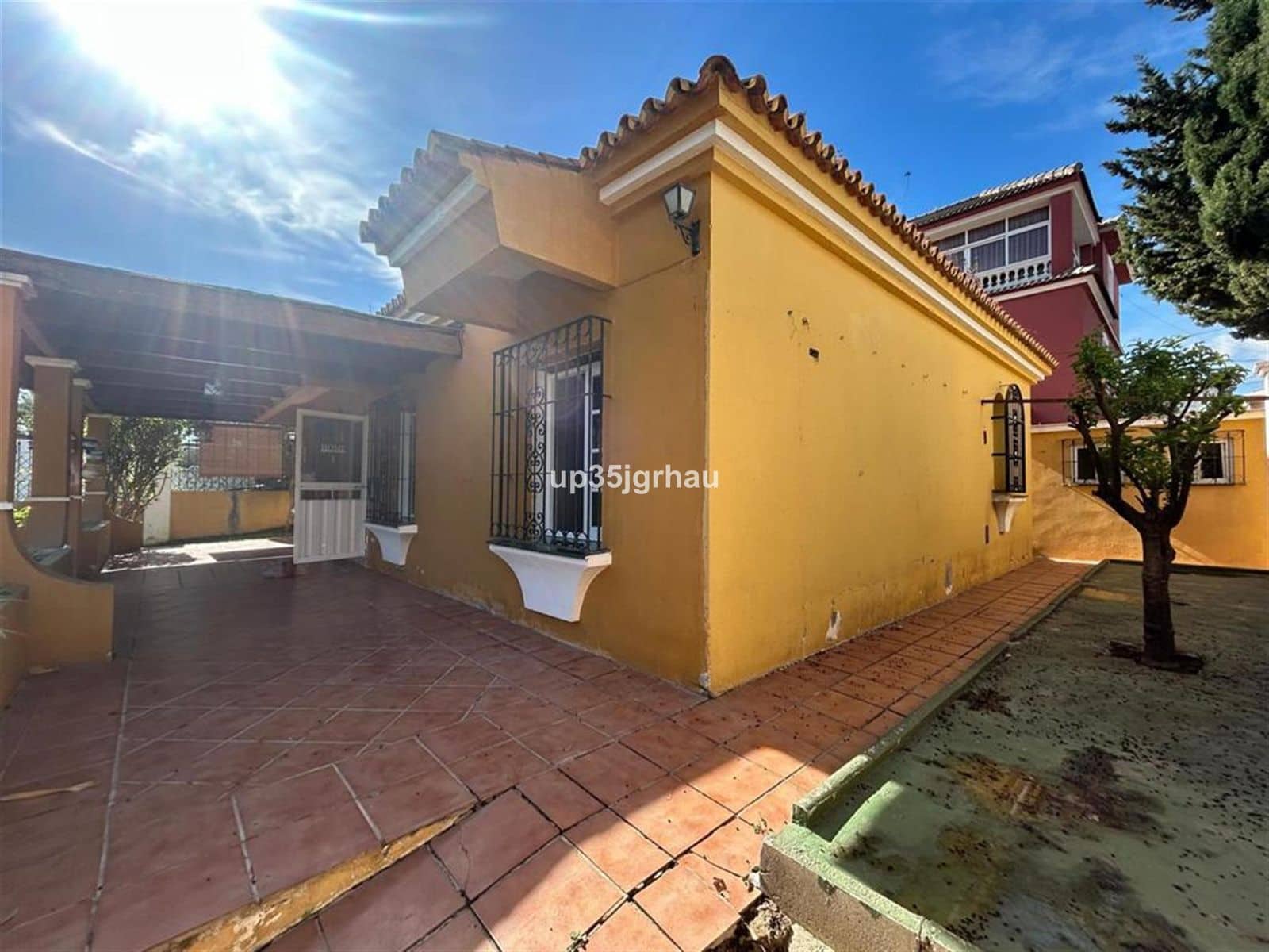 3 bedroom Villa for sale in Estepona - € 475,000 (Ref: 9784700)