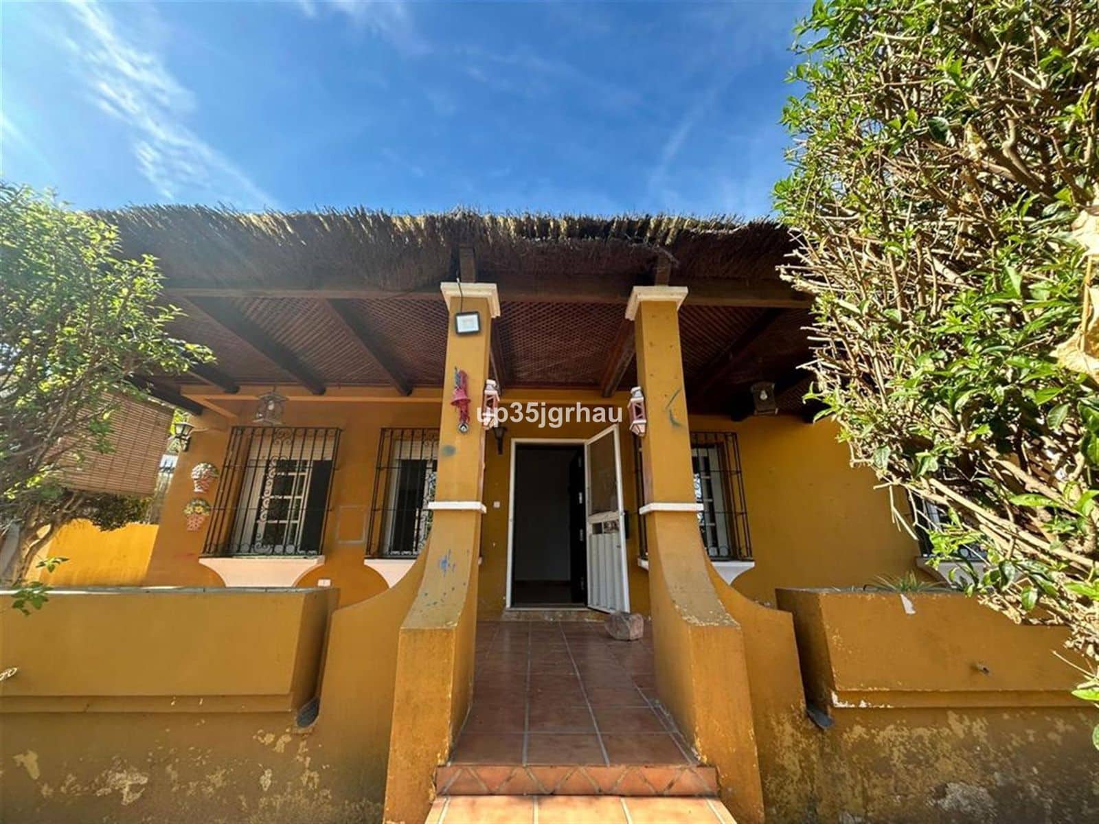 3 bedroom Villa for sale in Estepona - € 475,000 (Ref: 9784700)