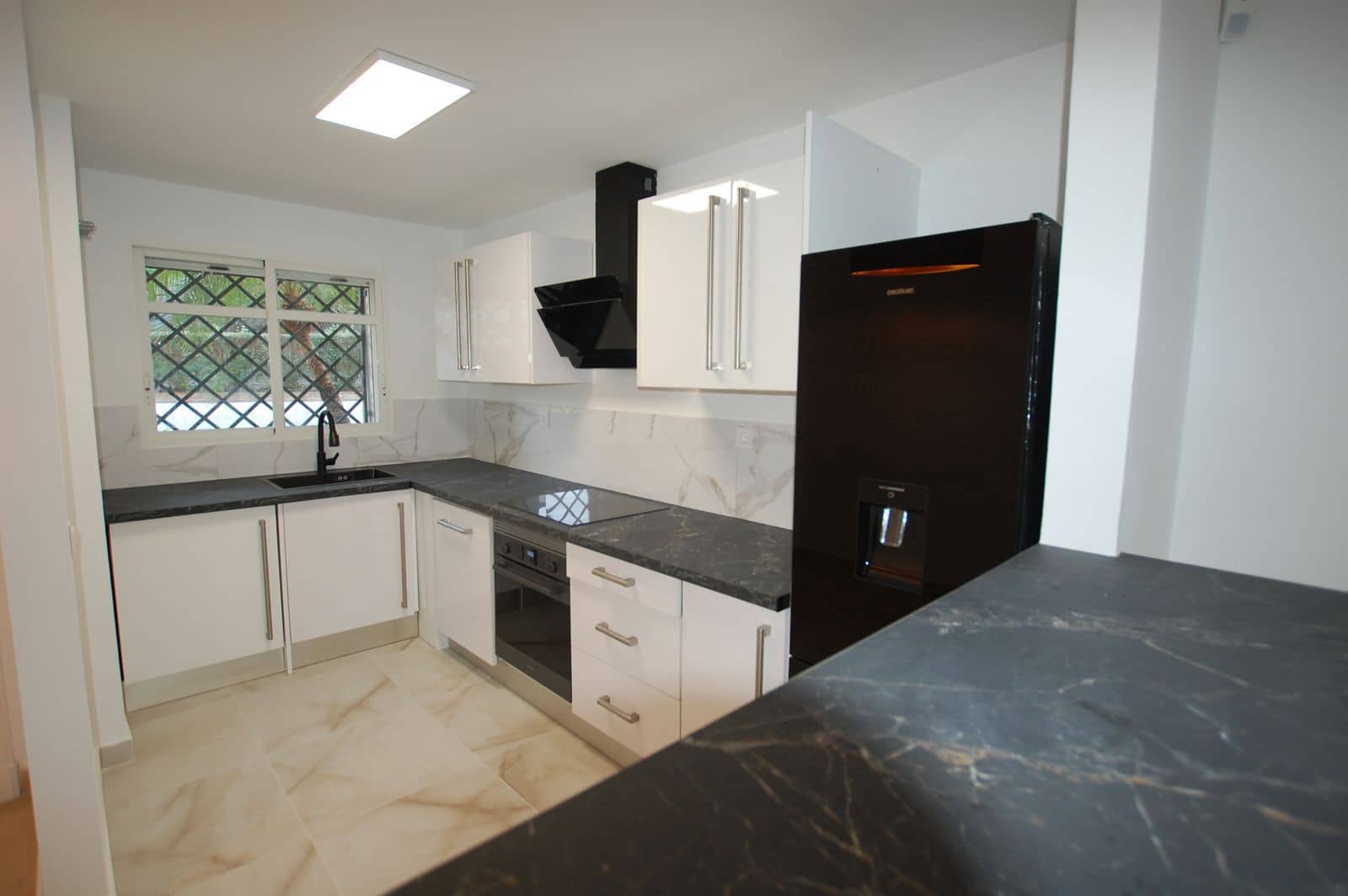 2 soverom Leilighet til salgs i Aloha Golf - € 465 000 (Ref: 9784711)