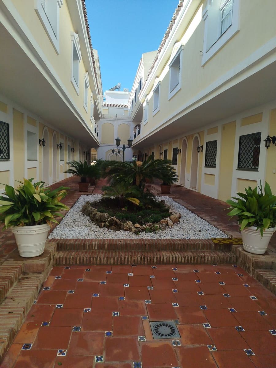 2 soverom Leilighet til salgs i Aloha Golf - € 465 000 (Ref: 9784711)