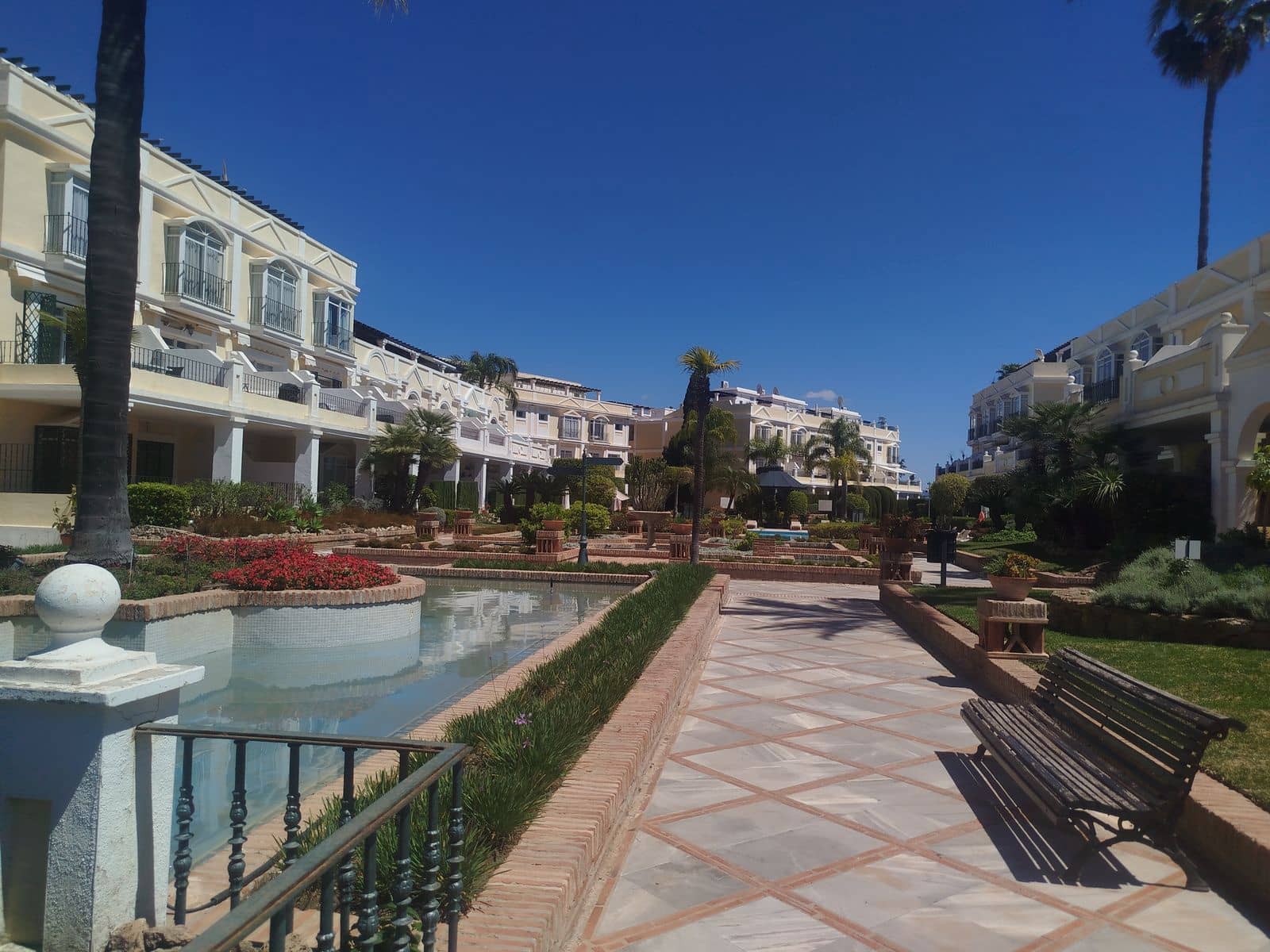 2 soverom Leilighet til salgs i Aloha Golf - € 465 000 (Ref: 9784711)