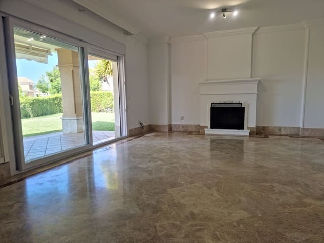 3 makuuhuone Paritalo myytävänä paikassa Santa Clara, Marbella - 1 120 000 € (Ref: 9784730)