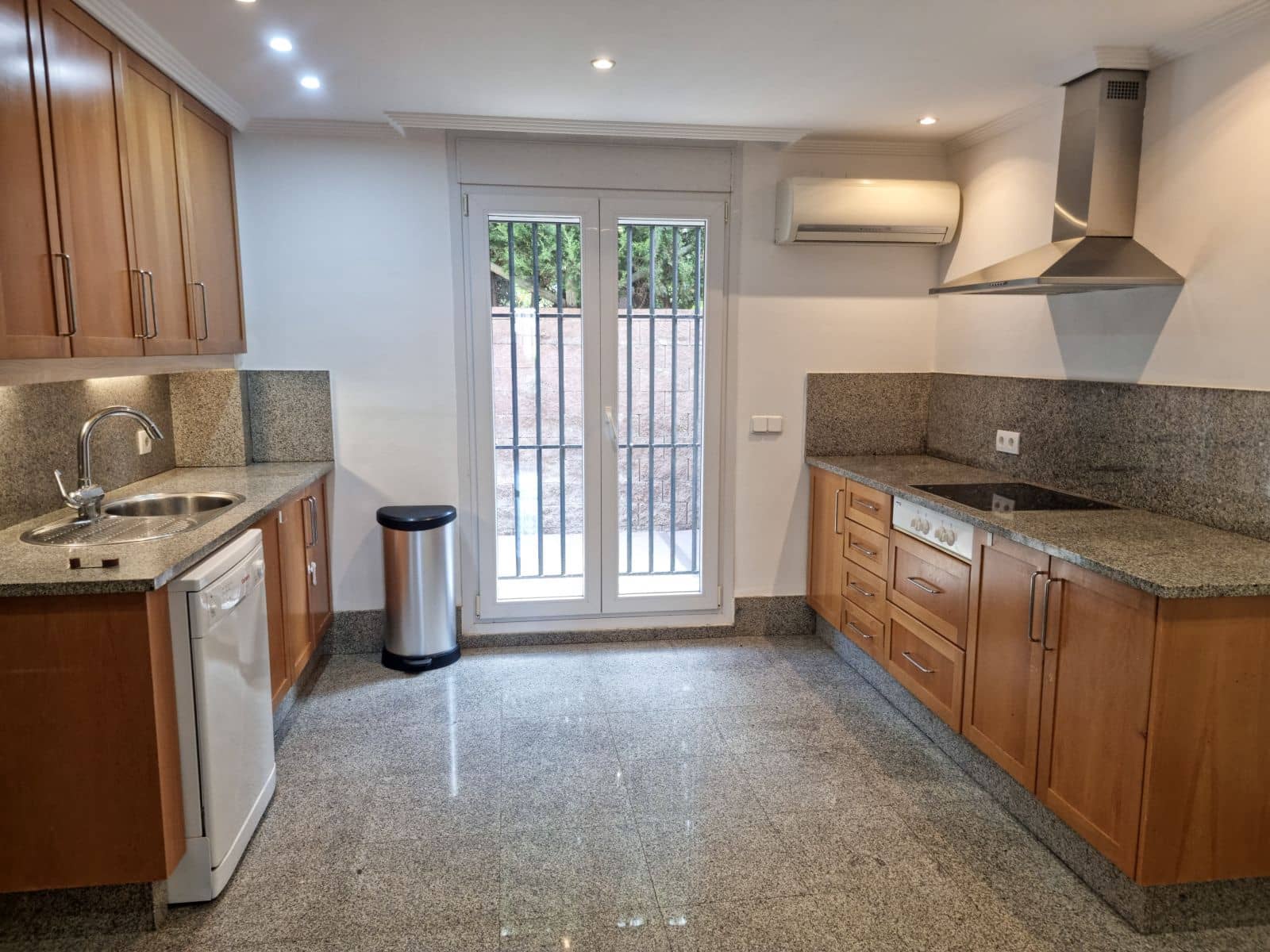 3 makuuhuone Paritalo myytävänä paikassa Marbella - 1 120 000 € (Ref: 9784730)