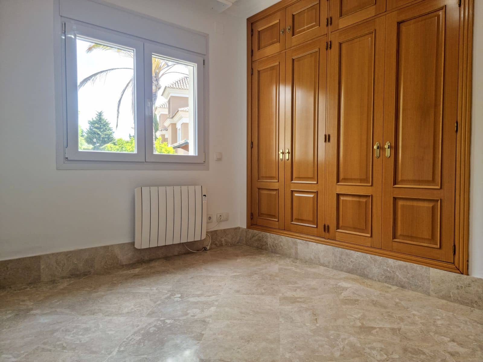 3 makuuhuone Paritalo myytävänä paikassa Marbella - 1 120 000 € (Ref: 9784730)