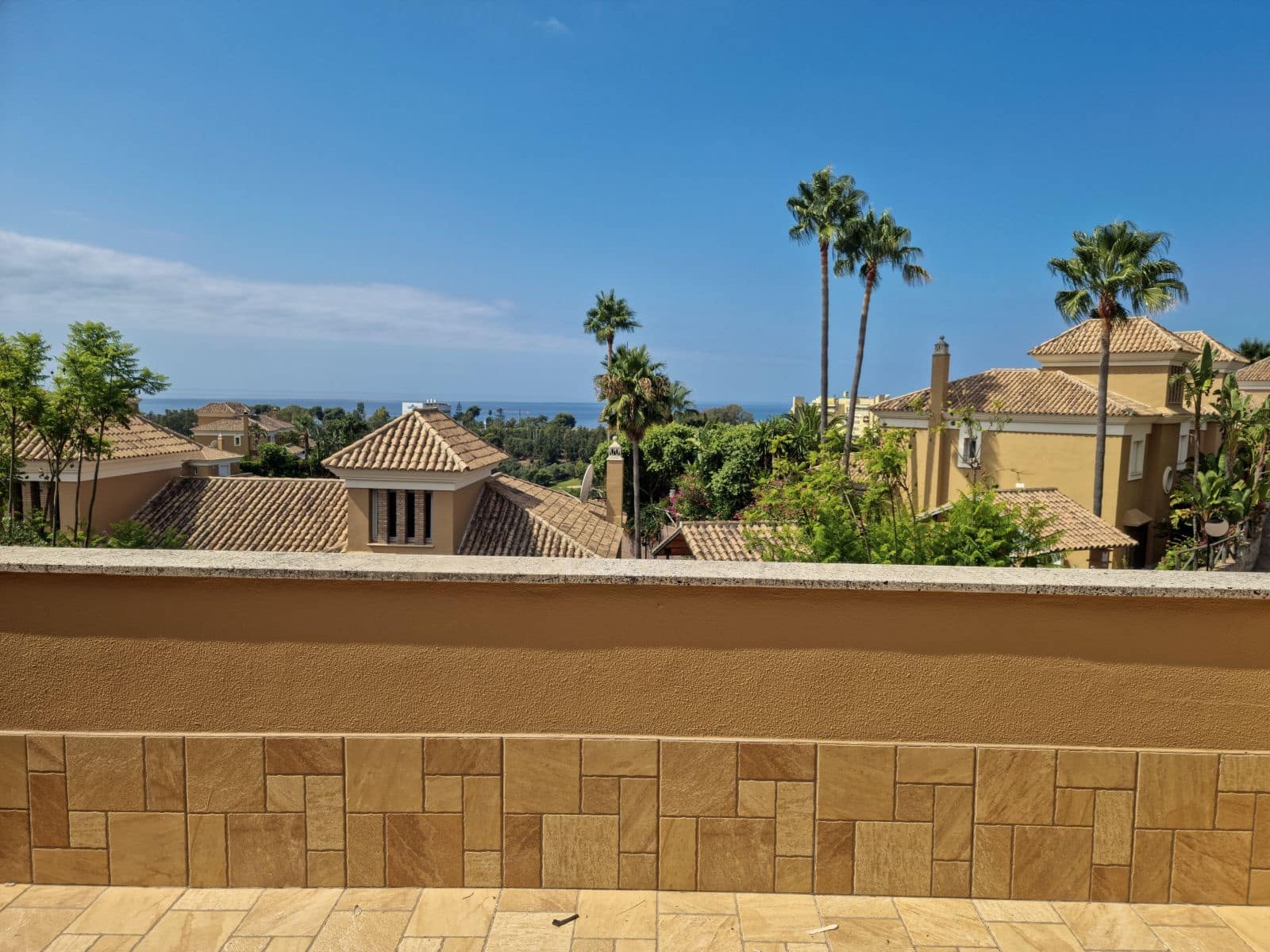 3 makuuhuone Paritalo myytävänä paikassa Marbella - 1 120 000 € (Ref: 9784730)