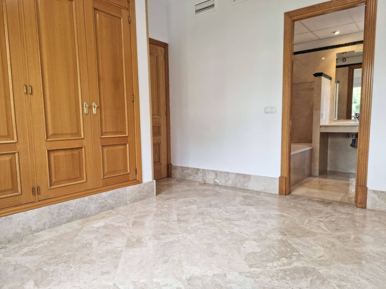 3 makuuhuone Paritalo myytävänä paikassa Marbella - 1 120 000 € (Ref: 9784730)