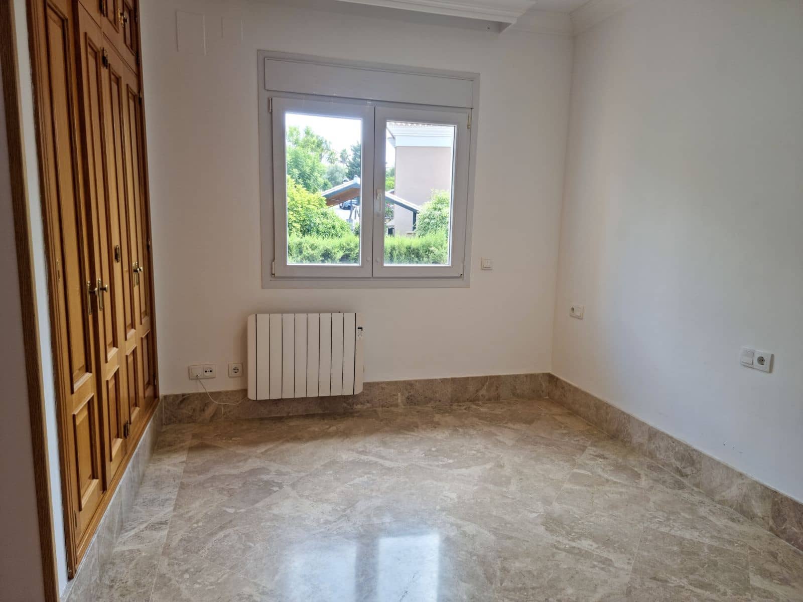 3 makuuhuone Paritalo myytävänä paikassa Marbella - 1 120 000 € (Ref: 9784730)