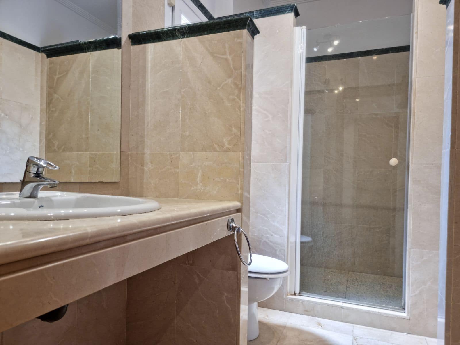 3 makuuhuone Paritalo myytävänä paikassa Marbella - 1 120 000 € (Ref: 9784730)